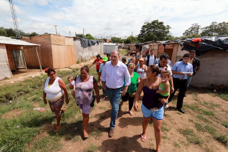 Ferreiro promueve actividades deportivas y artísticas, en campamentos de damnificados