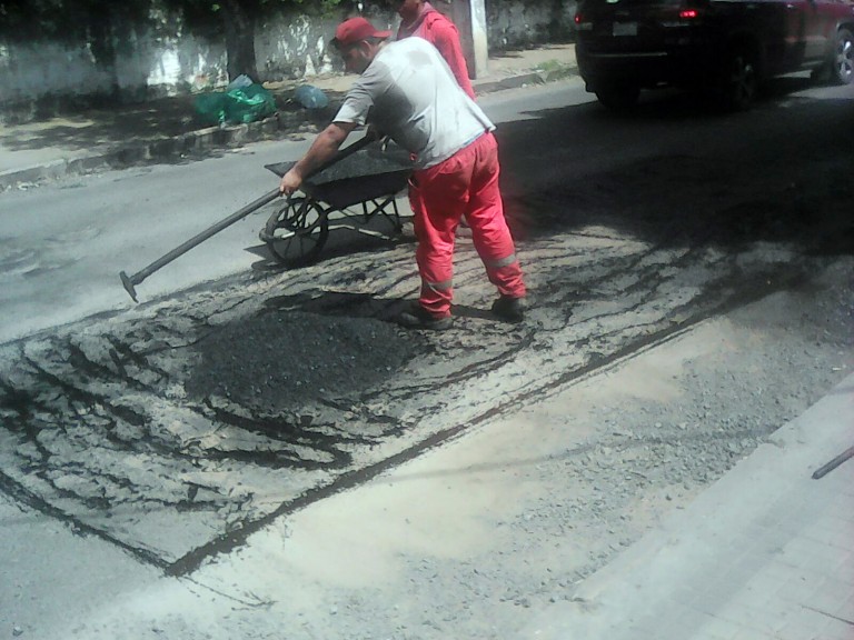 Cuadrillas de Vialidad realizaron varios trabajos de reparación de calles