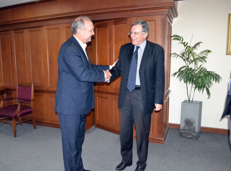 Embajador francés aseguró la continuidad de la cooperación cultural en Asunción