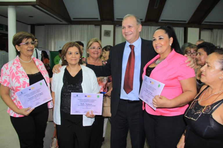Homenaje a mujeres vecinalistas en el Día de la Mujer Paraguaya