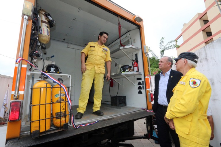 Intendente Ferreiro participó de entrega de importante donación para los bomberos