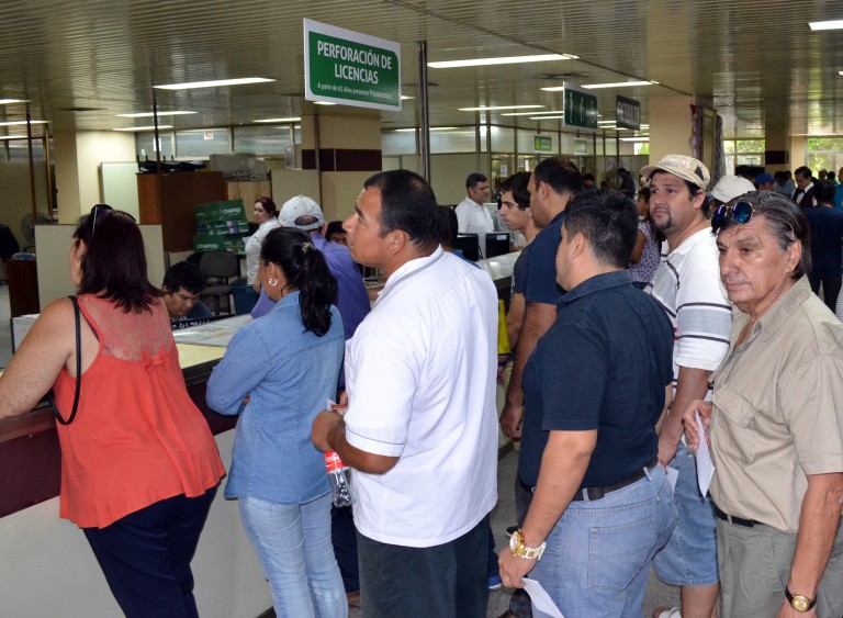 Licencias de Conducir expedidas por Asunción deben ser perforadas anualmente
