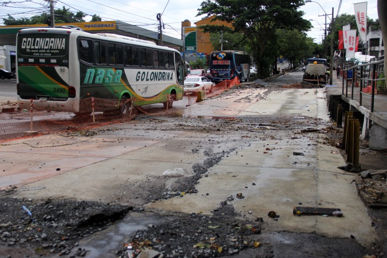 Pavimento hidráulico en carril de salida de República Argentina y Caaguazú