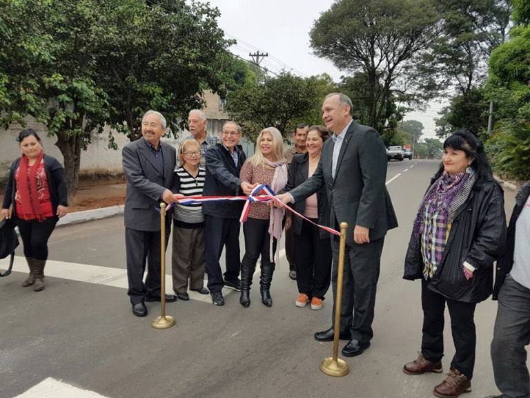 Intendente Ferreiro inauguró pavimentación asfáltica sobre empedrado de la calle Tarumá