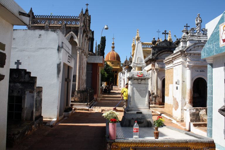 Cementerios Municipales de Asunción, en concordancia con nuevo protocolo sanitario, están abiertos las 24 horas del día
