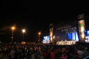 Serenata a Asunción congregó a miles de personas de la capital y de otras ciudades en la Costanera
