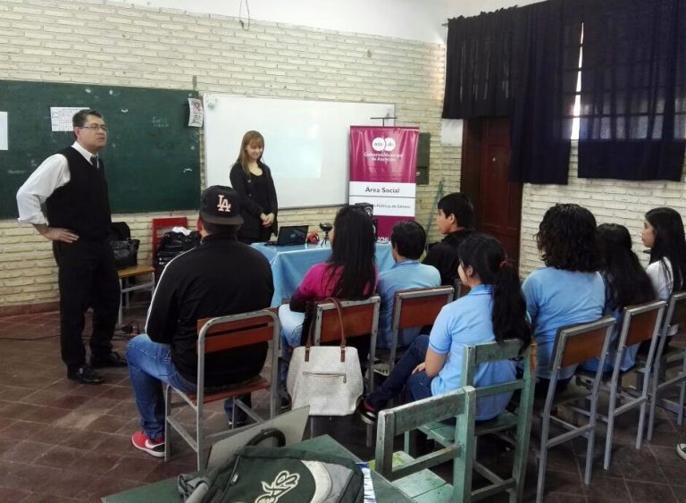 Más de 900 jóvenes de colegios de Asunción participan en las charlas sobre «Noviazgos sin Violencia»