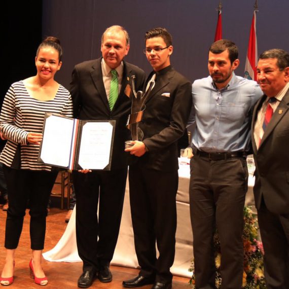 Entregaron el Premio Municipal de la Juventud de Asunción edición 2016