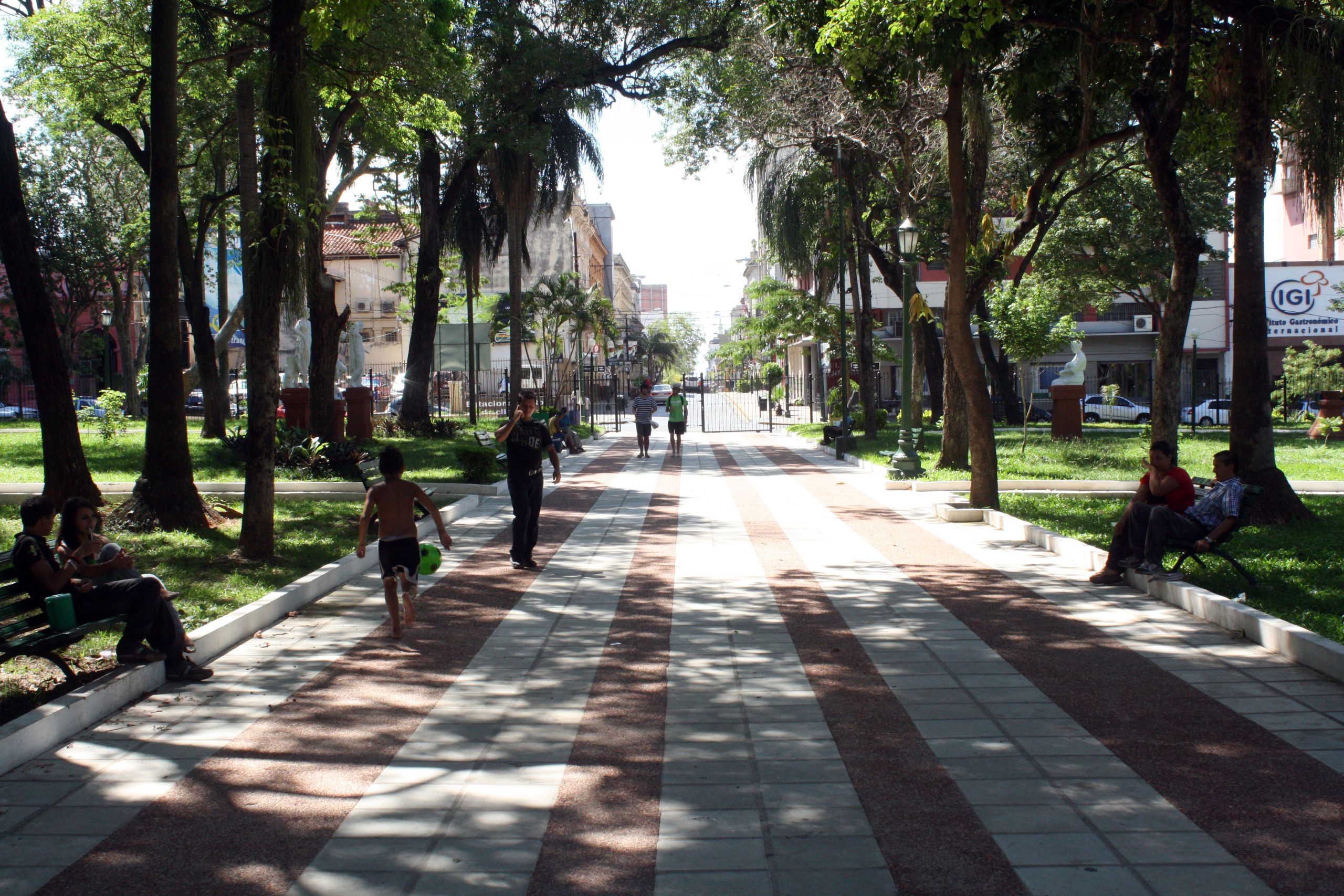 Municipalidad y Campesinos acuerdan desocupar la Plaza Uruguaya