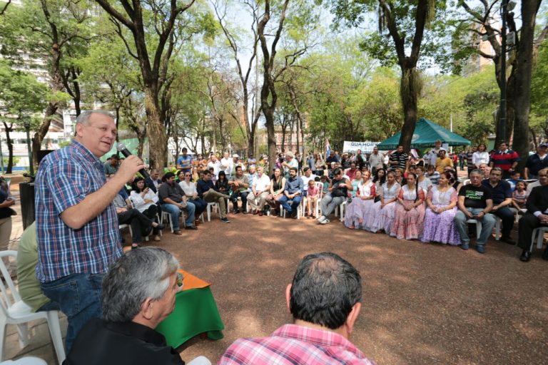 Intendente Ferreiro se solidarizó con campesinos de Guahory