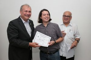 Adultos, jóvenes y niños recibieron sus certificados por participar de un Curso de Astronomía de manos del intendente