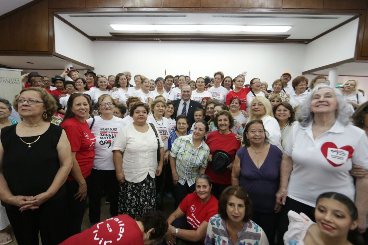 130 adultos mayores fueron capacitados gratuitamente en el Centro Paraguayo Japonés