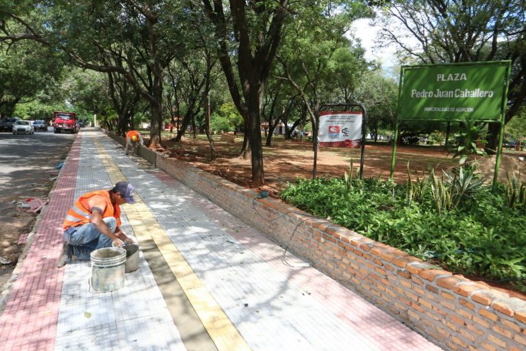 Revitalización de la Plaza Pedro Juan Caballero es encarada por la Municipalidad para tornarla inclusiva