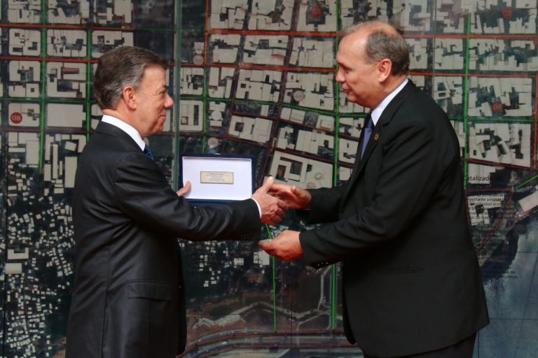 Presidente de Colombia, Juan Manuel Santos, recibió la llave de Asunción y fue distinguido como huésped ilustre