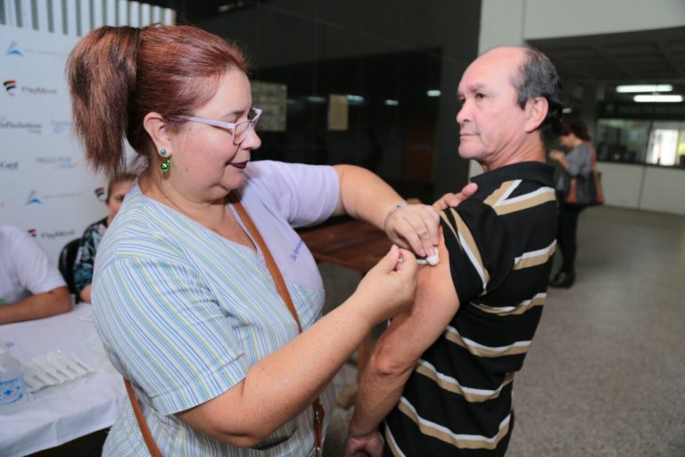 Vacunación gratuita contra la influenza se inició en la Municipalidad de Asunción