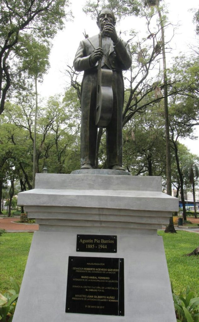 La Plaza Uruguaya es el escenario permanente de homenaje a Agustín Pío Barrios "Mangoré"