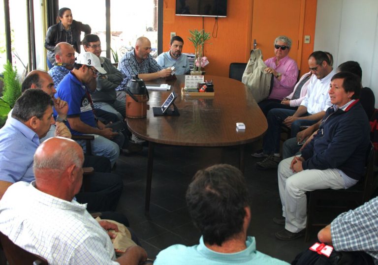 Delegación de comerciantes uruguayos de productos del agro visitó el Mercado de Abasto
