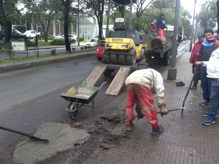 Buen tiempo en Asunción permite intensificar tareas de bacheos