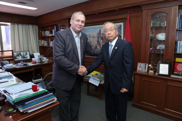 Embajador japonés realizó su primera visita oficial al intendente Ferreiro