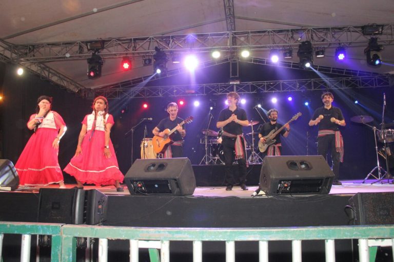 Inicio de Festejos por el cumpleaños de Asunción congregó a un multitudinario público en el microcentro