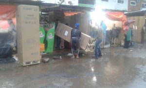 Municipalidad entregó 30 visicoolers y freezers a permisionarios de fiambrería del Mercado de Abasto