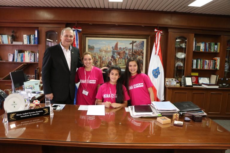 Una niña asumió el mando de la Municipalidad de Asunción