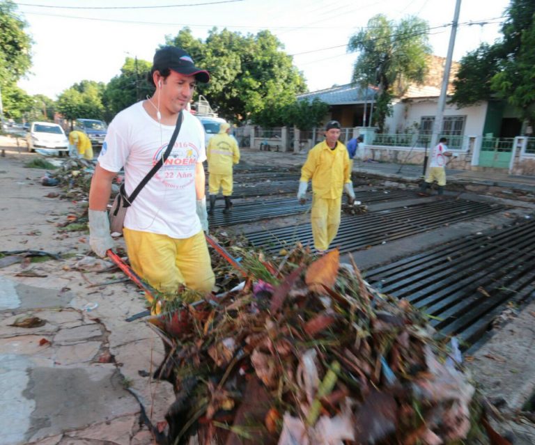 Operación 24/30: en jornada lluviosa, cuadrillas planifican atención a limpieza de sumideros