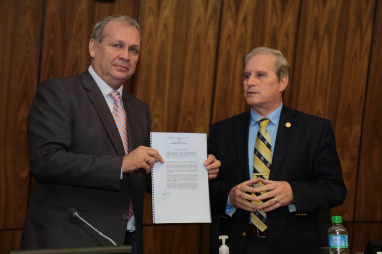 Intendente Ferreiro se interiorizó sobre proyecto de Ley de Capitalidad presentado en la Cámara de Diputados