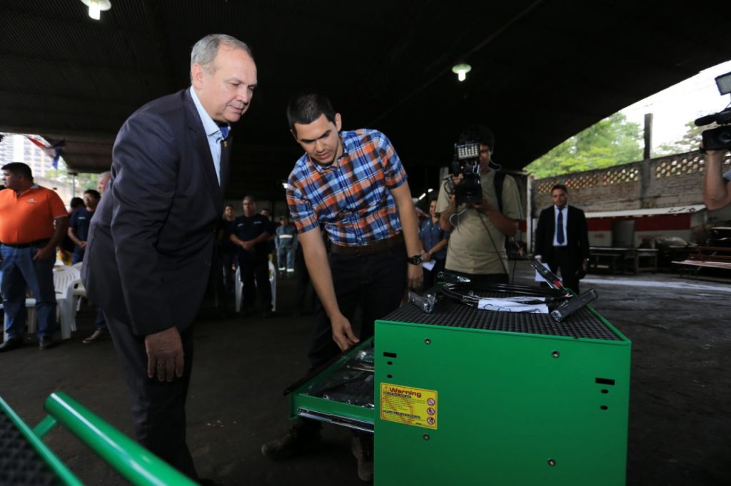 Inauguración de sala de capacitación y entrega de nuevas herramientas para mecánicos de Servicios Urbanos realizó el intendente Ferreiro