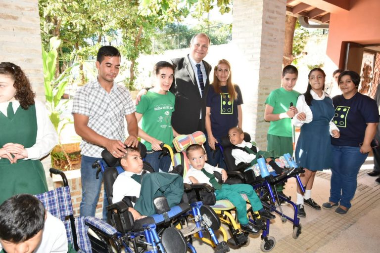 Intendente Ferreiro celebró el cumpleaños de la Escuela Luis Braille
