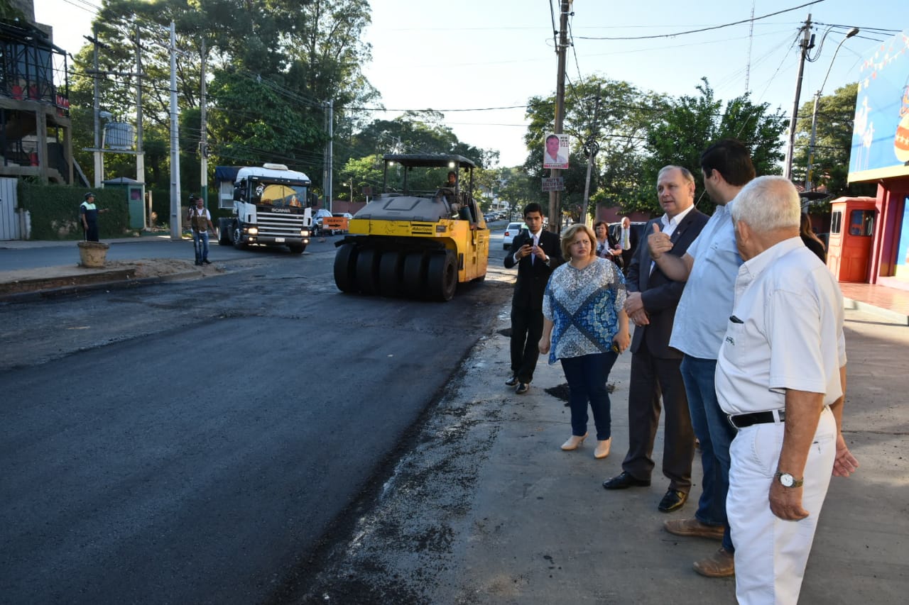 Intendente Ferreiro fiscalizó las obras de mejoramiento vial que se hacen en la avenida Santísima Trinidad