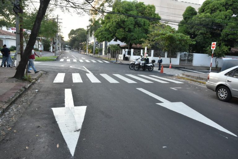 Sin inconvenientes se implementa desde hoy el sentido único de circulación en varias calles del barrio Villa Morra