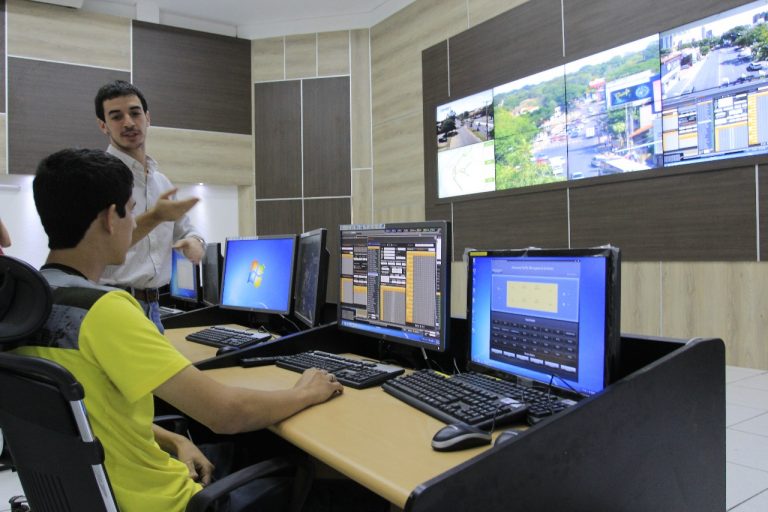 Sistema Avanzado de Control de Tráfico de la ciudad avanza en la instalación de nuevas cámaras de monitoreo