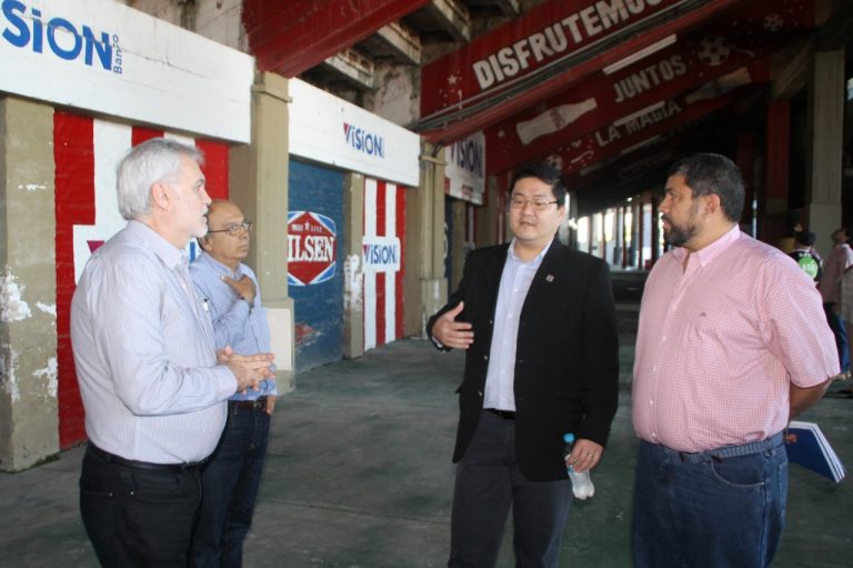 Técnicos municipales verificaron trabajos preventivos de refuerzo de estructuras del Estadio Defensores del Chaco