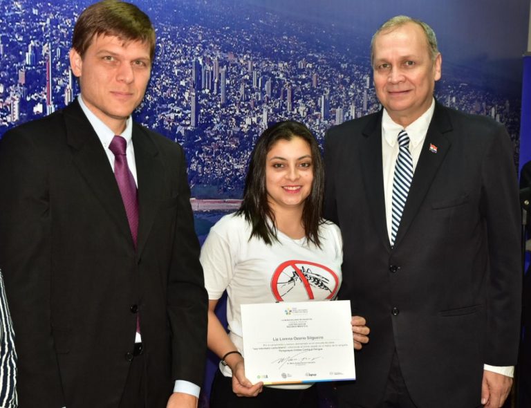 Jóvenes Universitarios recibieron distinciones por ideas creativas y aplicables para combatir el dengue en Asunción