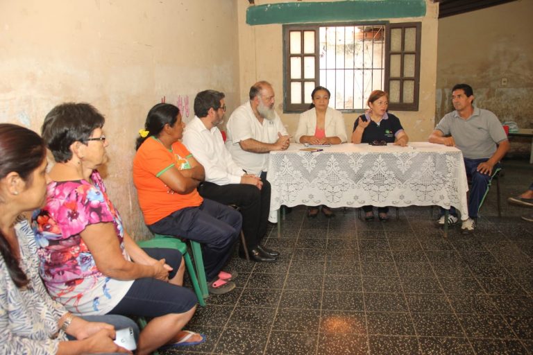 Reunión preparatoria para la gran minga contra el dengue en Viñas Cue se realizó con activa participación de vecinos