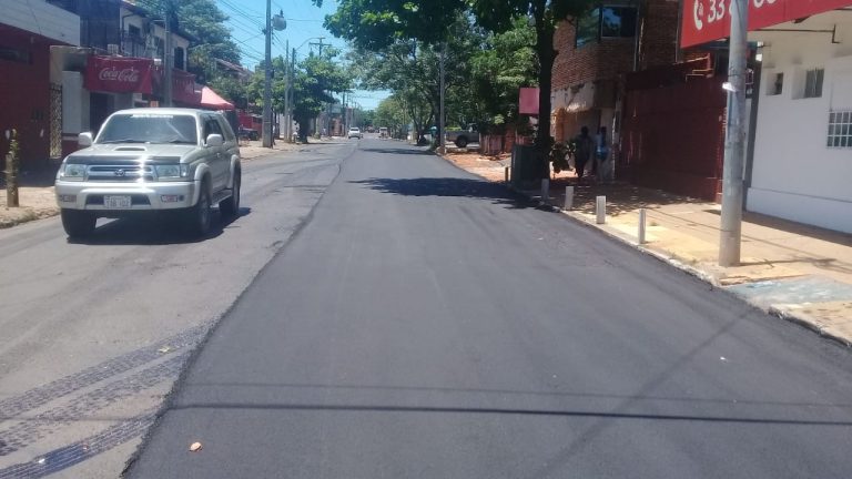 Avanzan obras de regularización asfáltica de la avenida Julio Correa entre Santísima Trinidad y Molas López