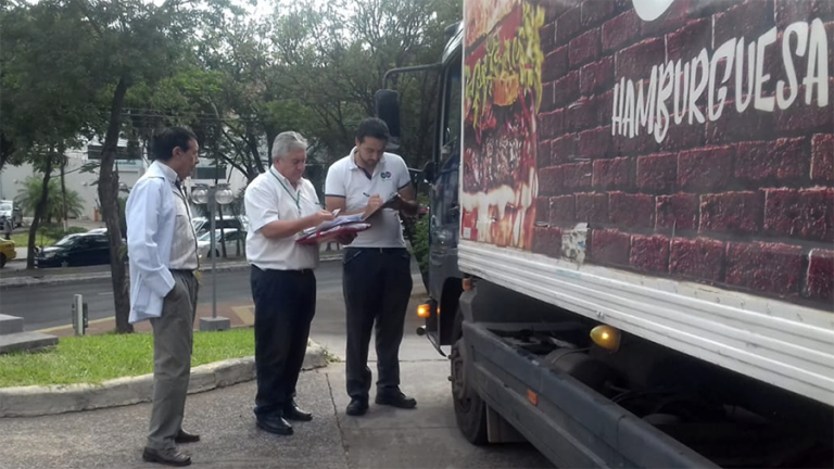 Municipalidad verificó camiones transportadores de carne del Frigorífico Concepción