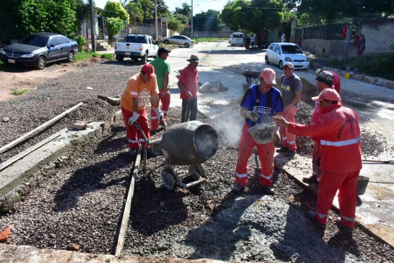 Intendente verificó obras de vialidad en el barrio Las Colinas de Loma Pytá