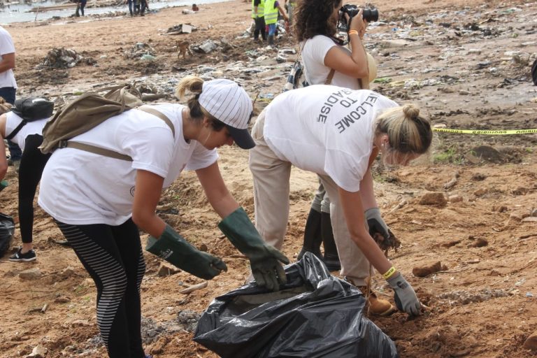 Inició recuperación del arroyo Mburicaó con 1000 voluntarios