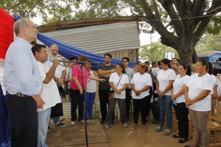 Intendente entregó reconocimiento a mesa de trabajo de comunidades bañadenses de refugio COPACO