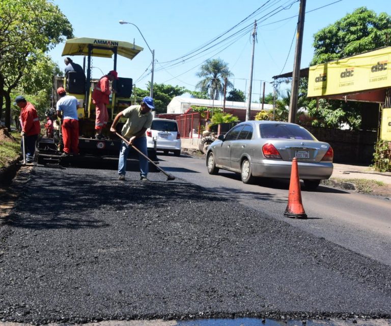 Municipalidad intensifica reparaciones viales en la Avenida Primer Presidente entre Artigas y Sacramento