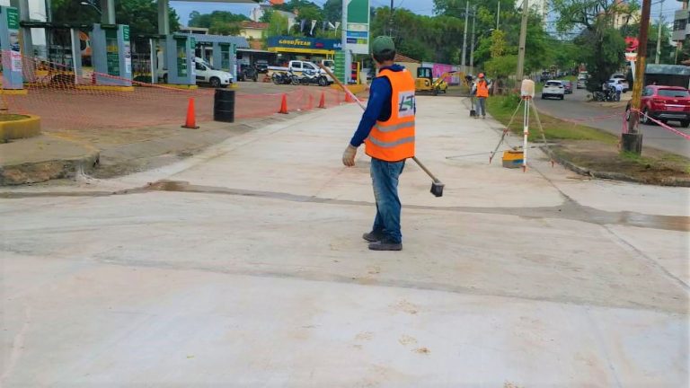 Continúan obras de pavimento hidráulico en San Martín y Molas López