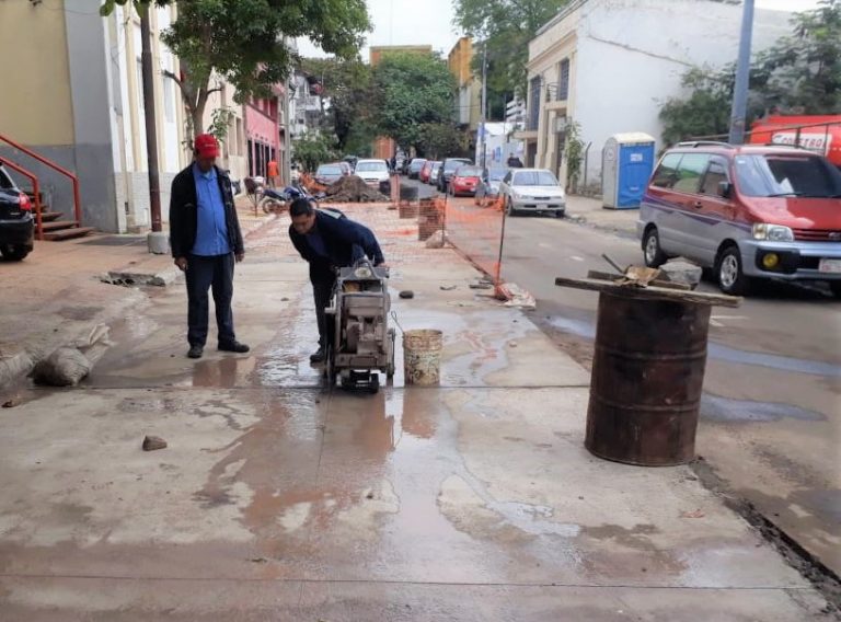 Más calles de Asunción mejoran con el pavimento hidráulico