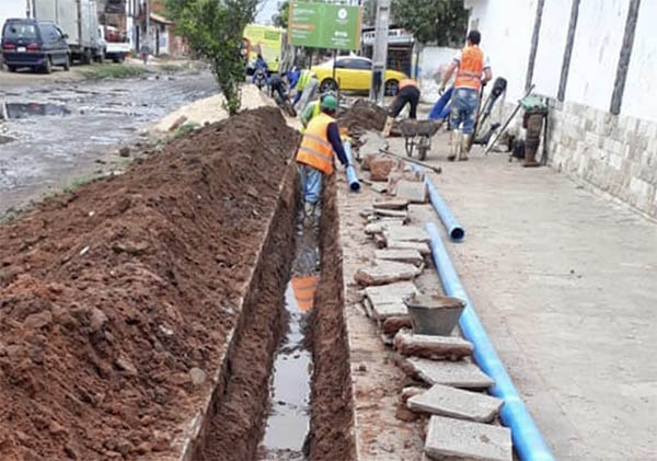 En Antequera continúa instalación de caños de agua potable en veredas, previo al Hormigón Hidráulico