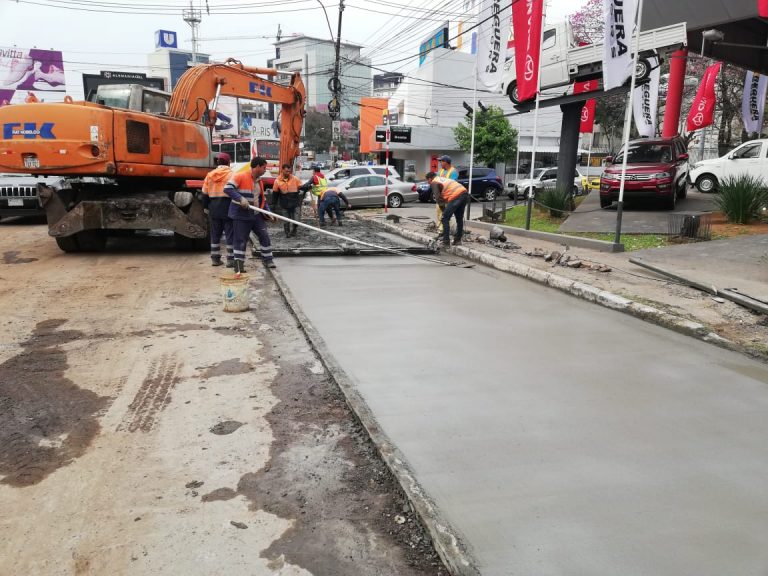 Avanzan los trabajos de mejoramiento vial con hormigón hidráulico en varios tramos de la avenida San Martín