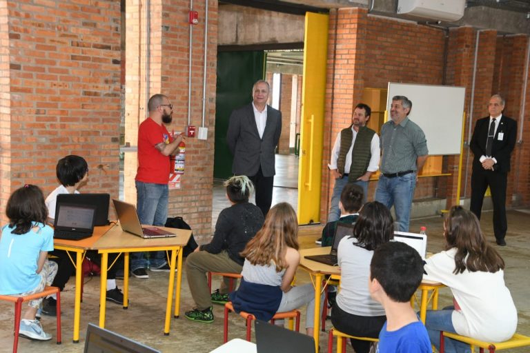 Alumnos del Centro para el Desarrollo de la Inteligencia (CDI) dialogaron sobre política municipal con el intendente Mario Ferreiro