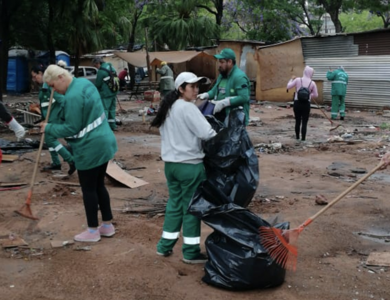 Municipalidad retiró cerca de 35 mil kilos de basura de plazas céntricas