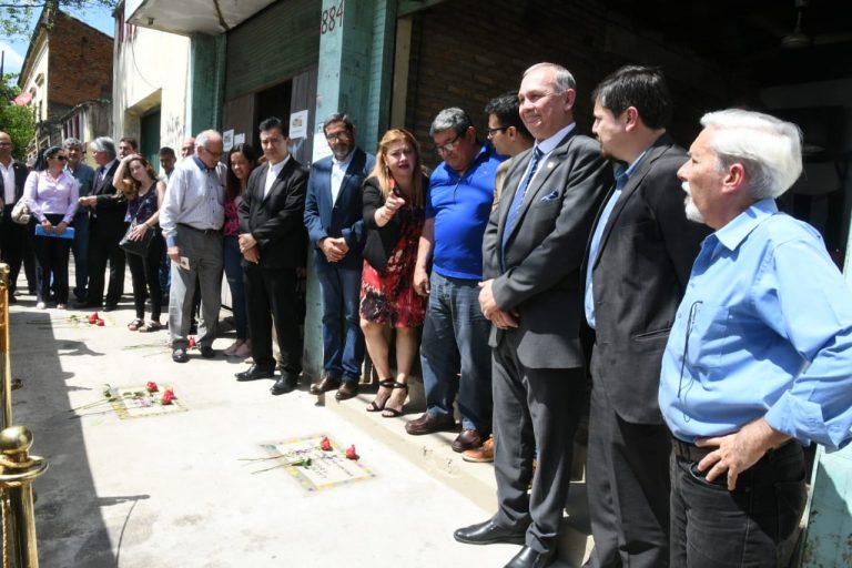 Baldosas de la Memoria fueron colocadas en Fulgencio R. Moreno 884, en recordación de víctimas del Operativo Cóndor