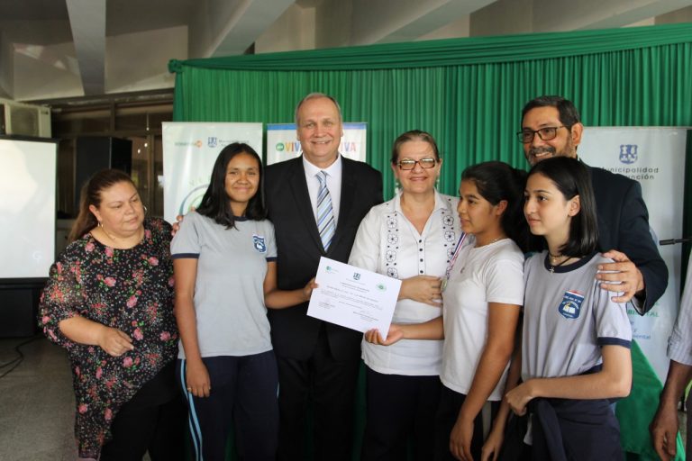 Comuna premia a 13 colegios ganadores del intercolegial “Reciclando Todo”